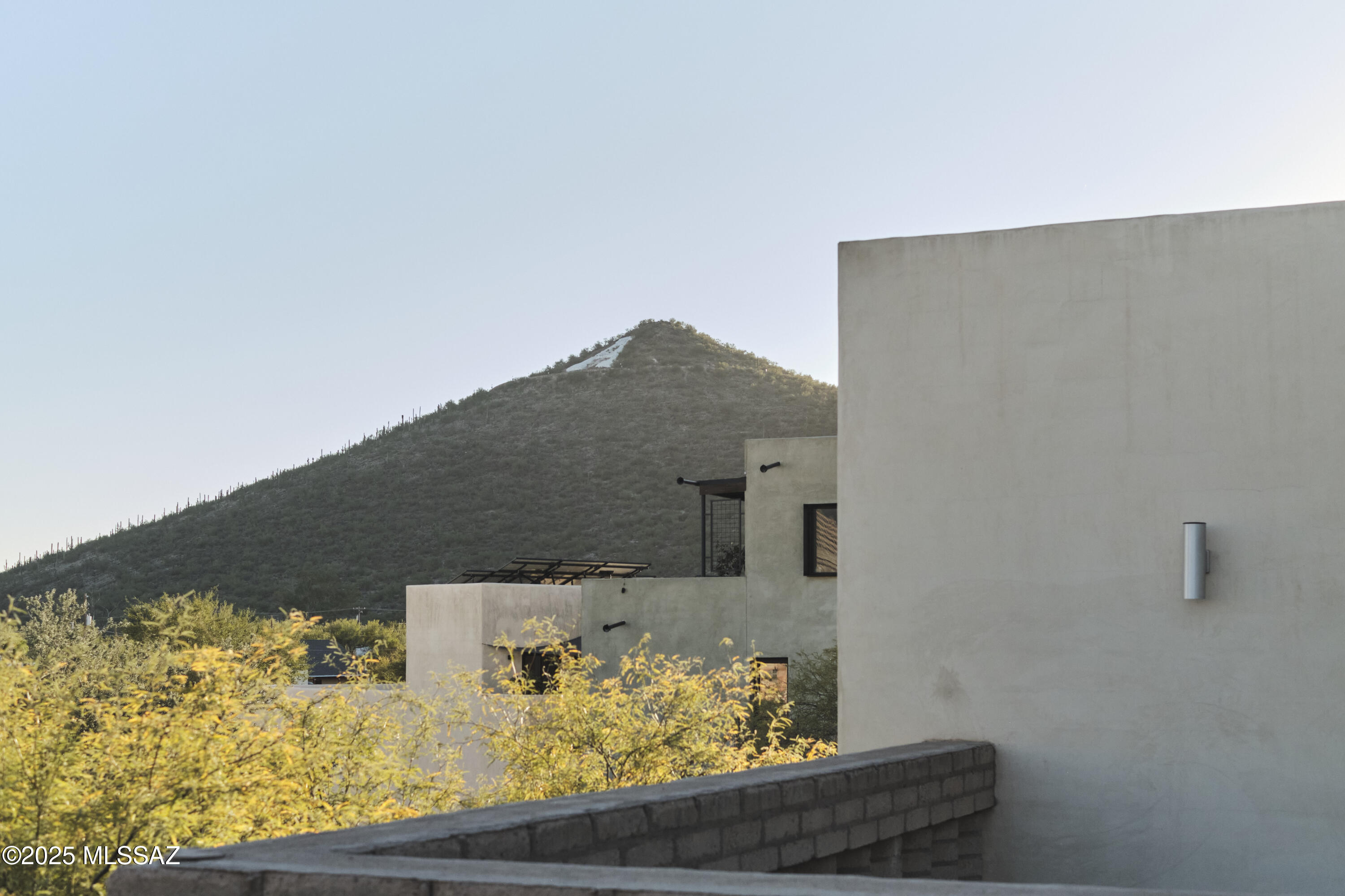 898 W Calle De Los Higos