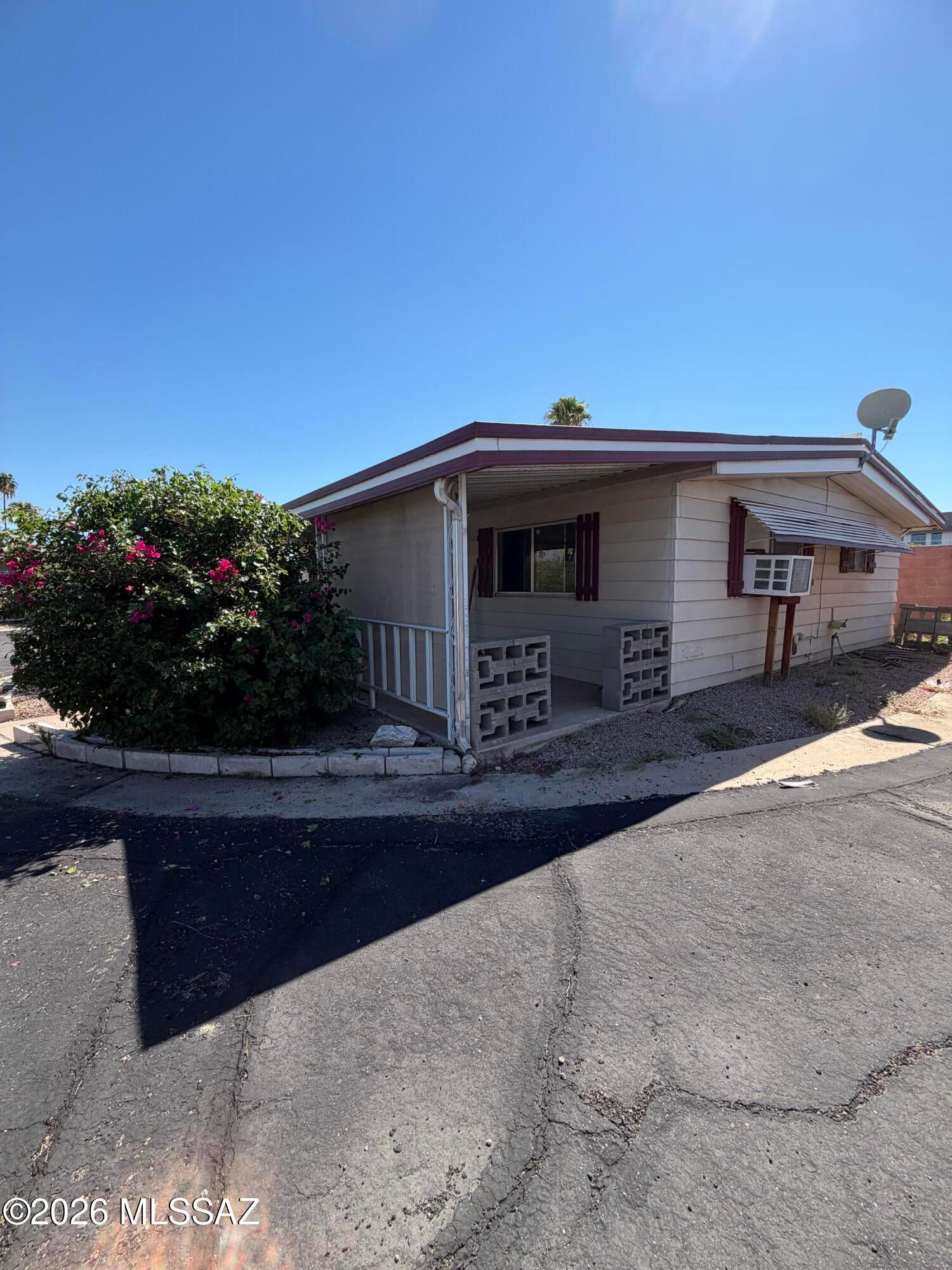 1202 W Miracle Mile 38