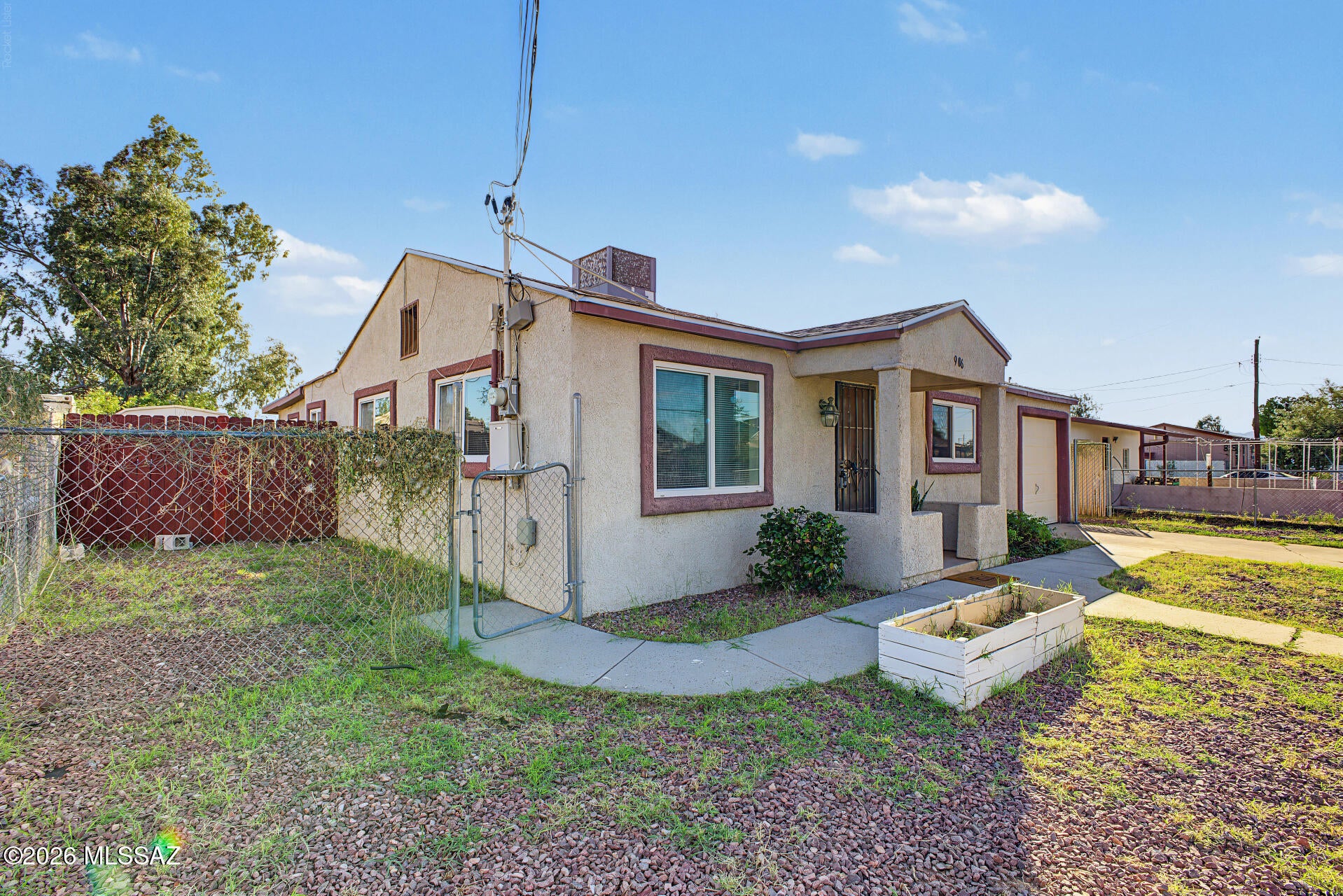 906 E Halcyon Road