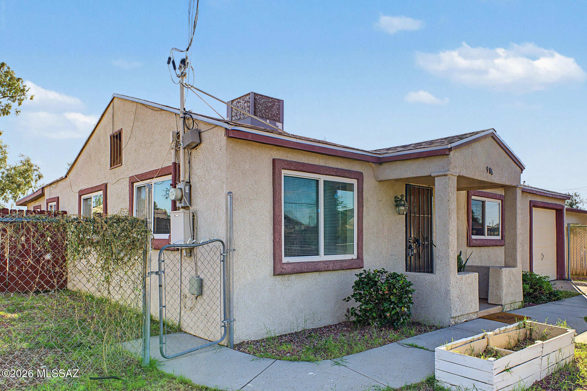 906 E Halcyon Road
