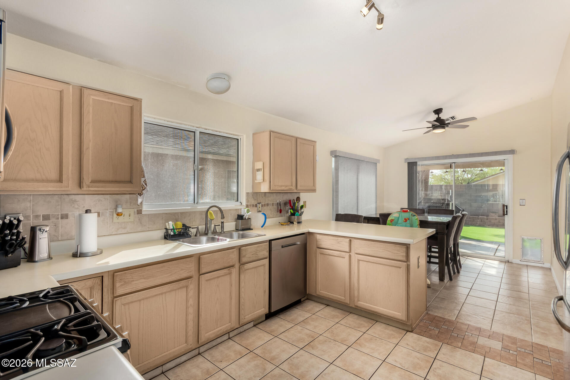 Elliott Homes At Rita Ranch (1-521) - Residential