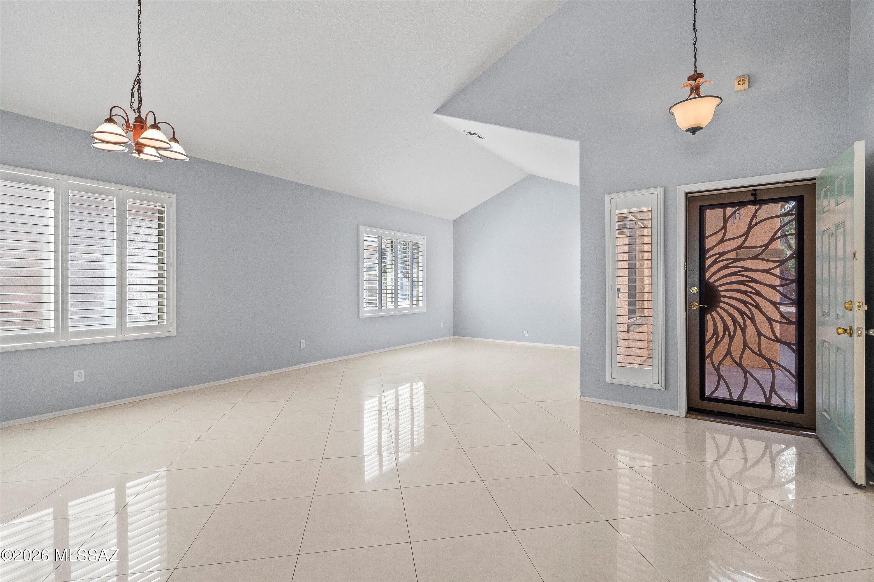 9422 N Weather Hill Drive