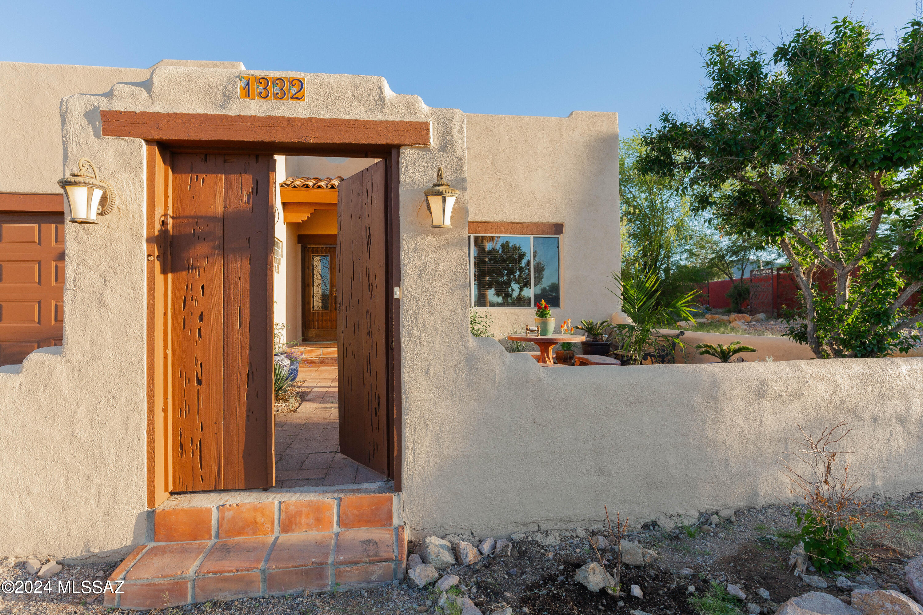 1332 N Dusty Hollow Court