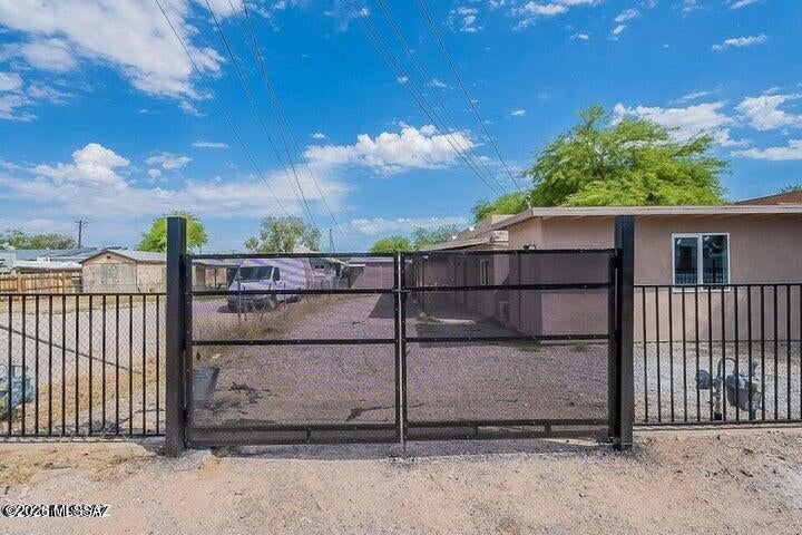 221 E Jacinto Street