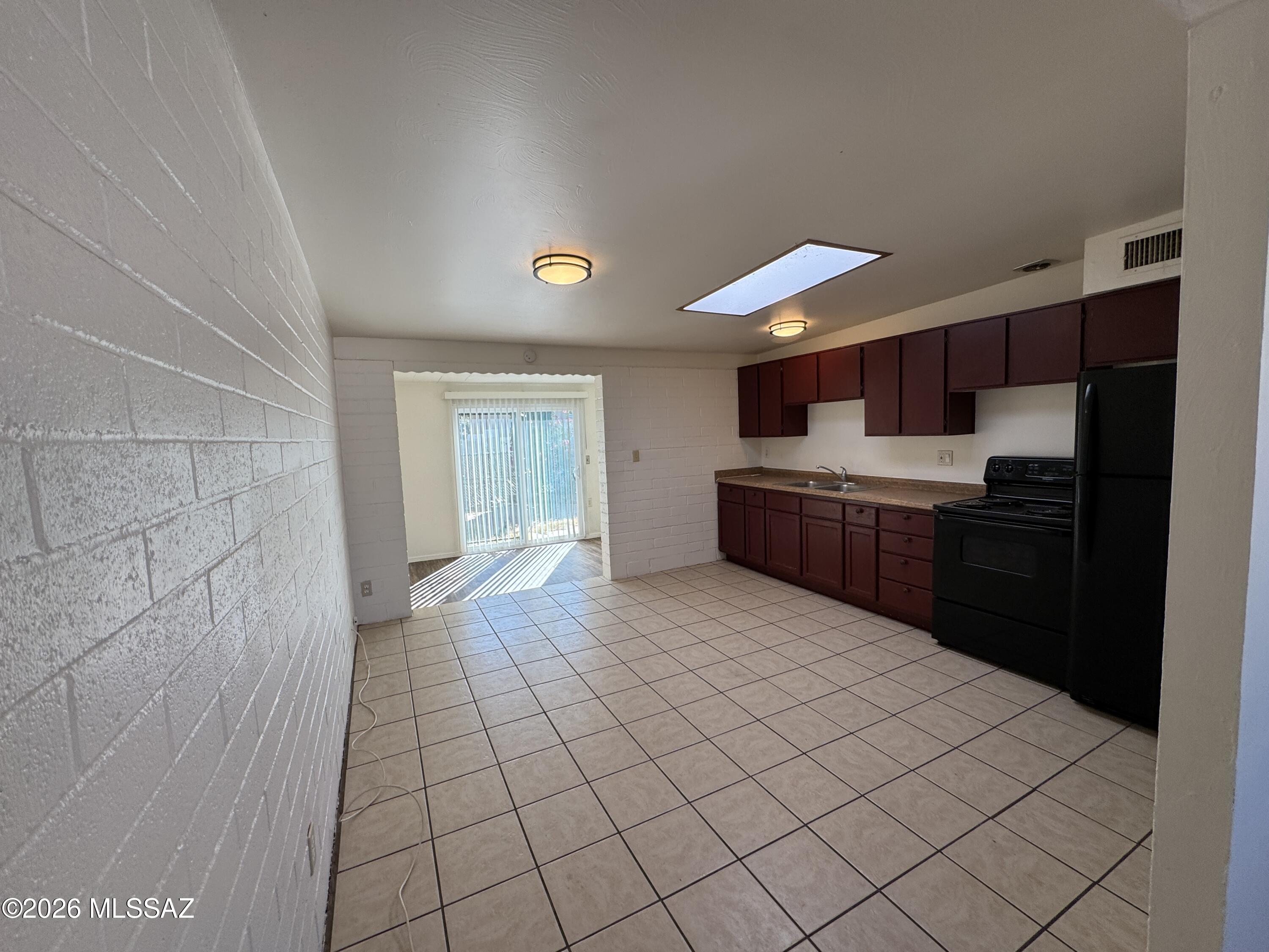 Palm Grove Clusters (186-349, 543) - Residential Lease