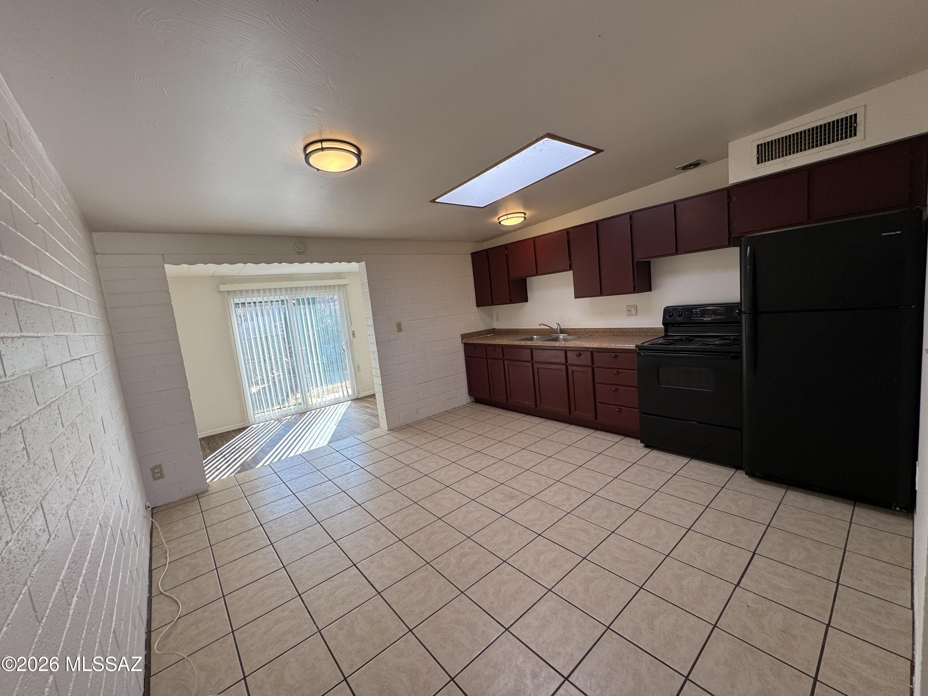 Palm Grove Clusters (186-349, 543) - Residential Lease