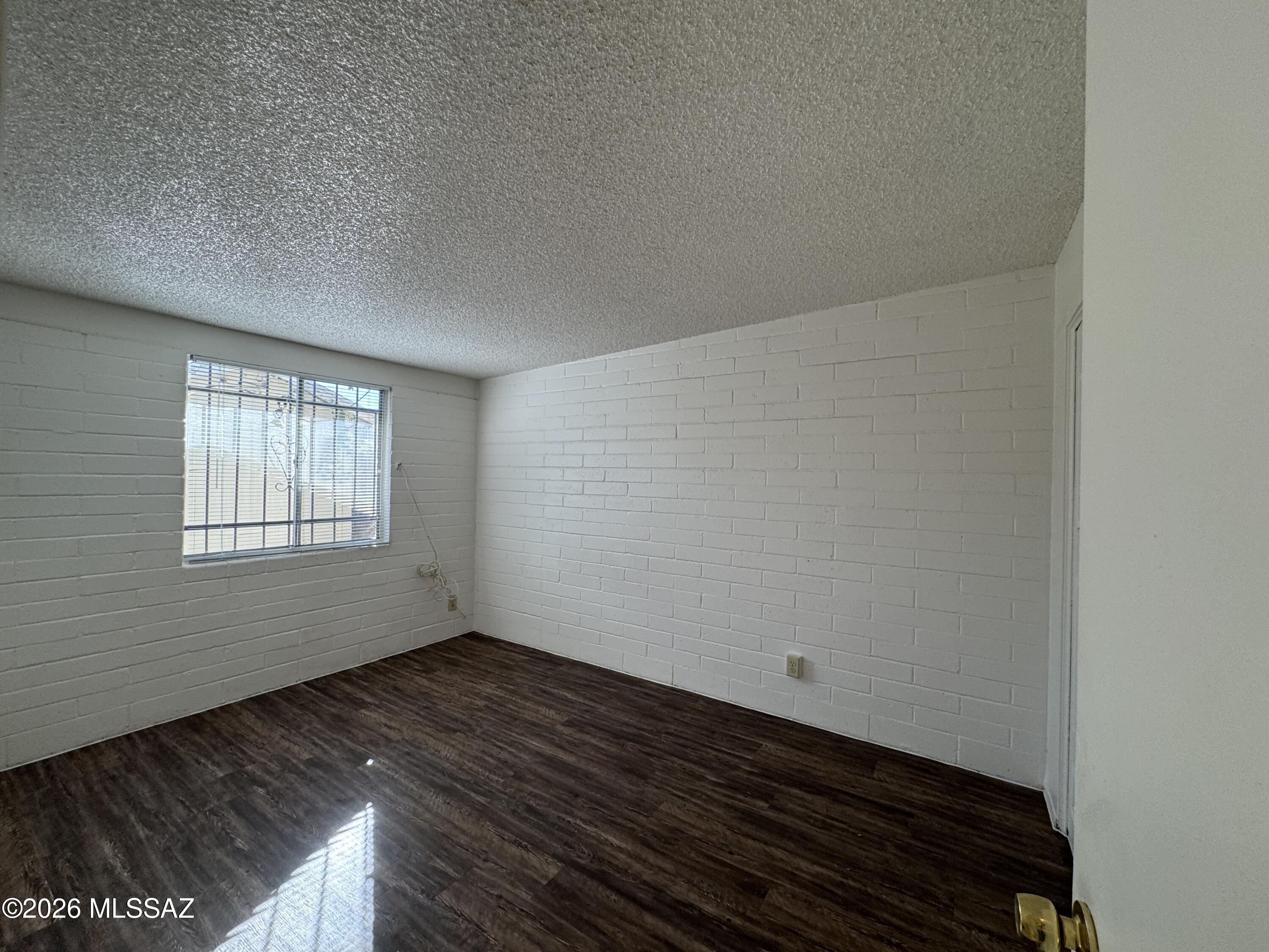 Palm Grove Clusters (186-349, 543) - Residential Lease