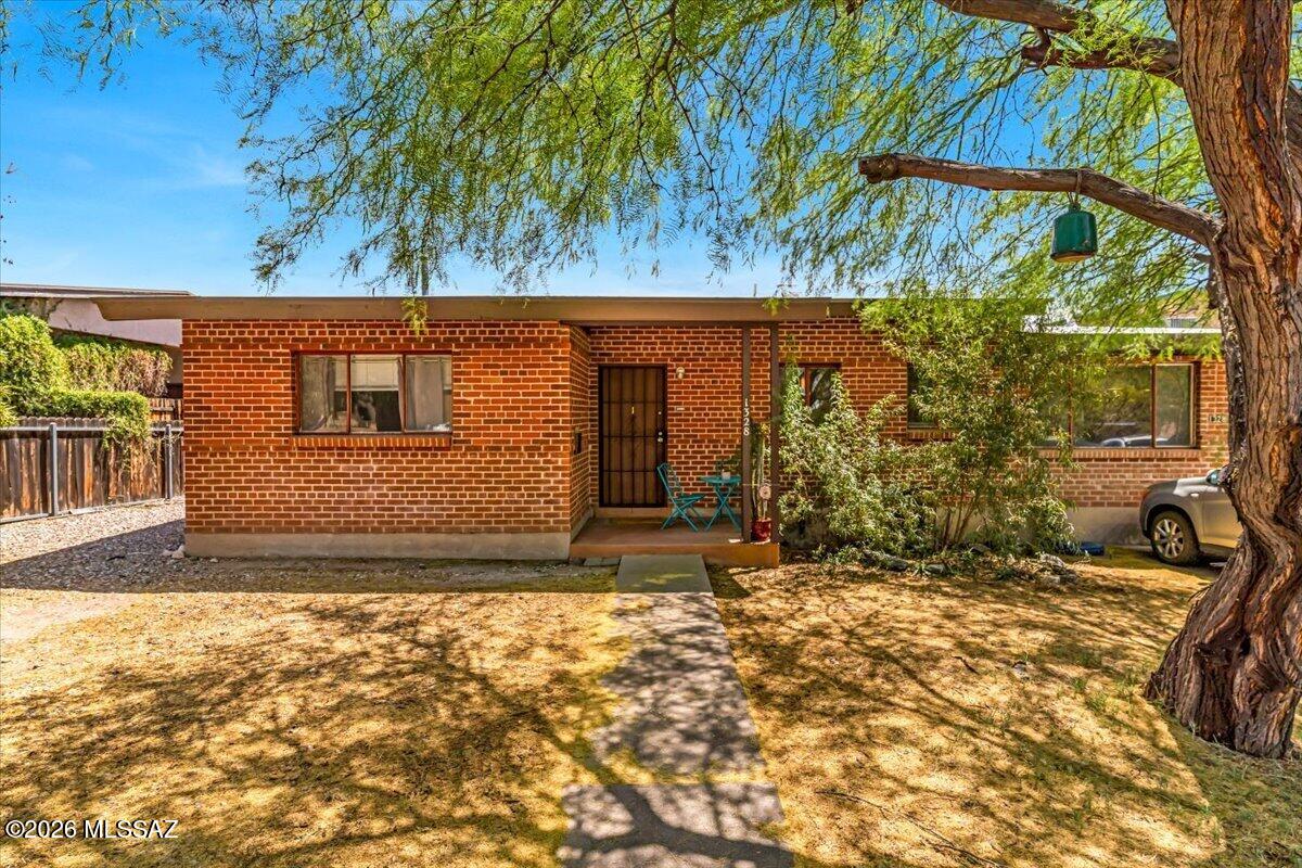 1328 E Adams Street