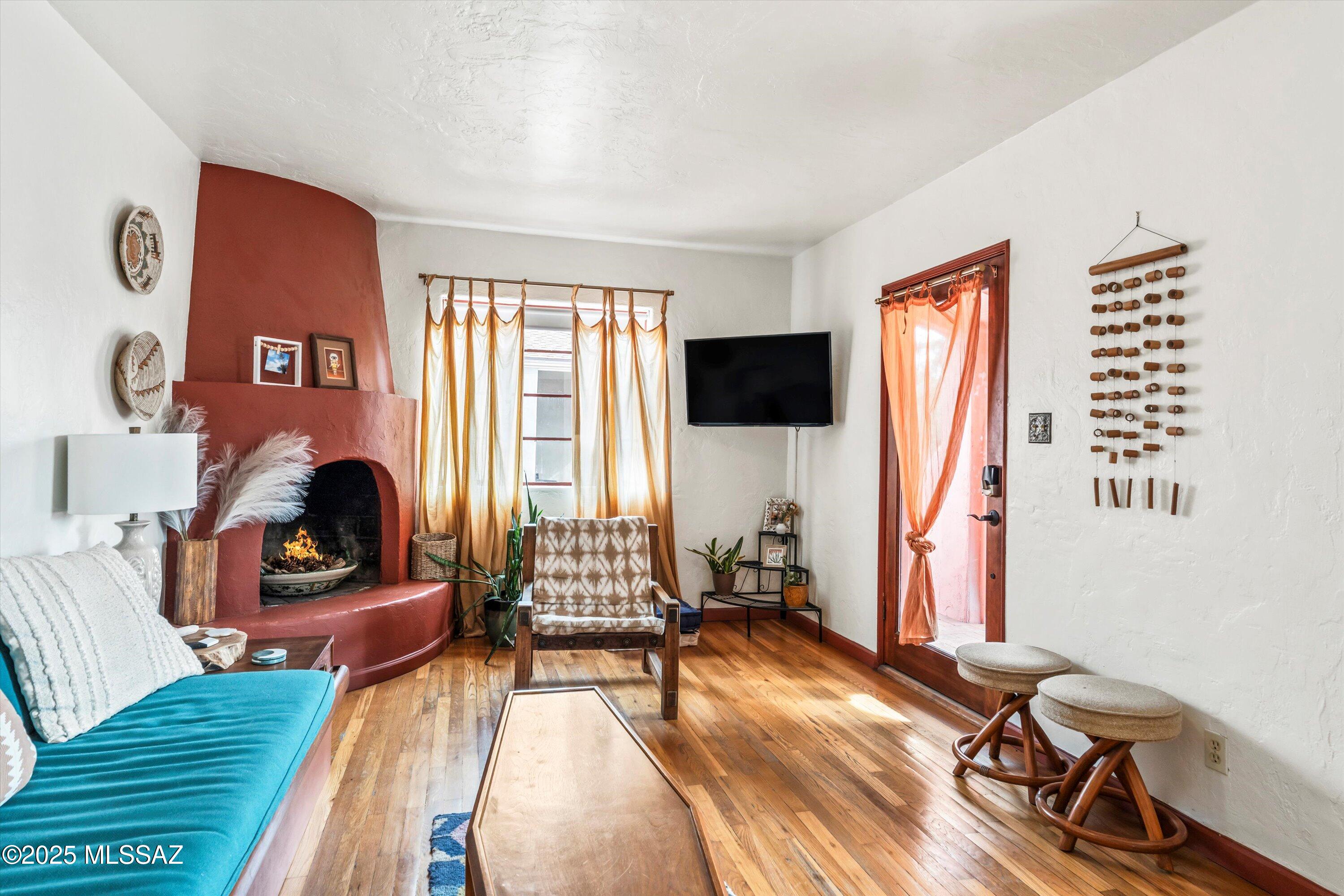 2921 E Lester Street