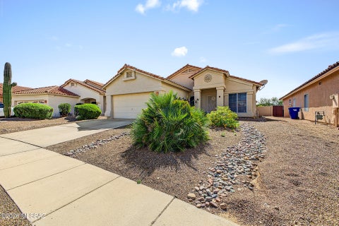 Photo of 274 S Sonoran Heights Drive, Tucson, AZ 85748 (MLS # 22625184)