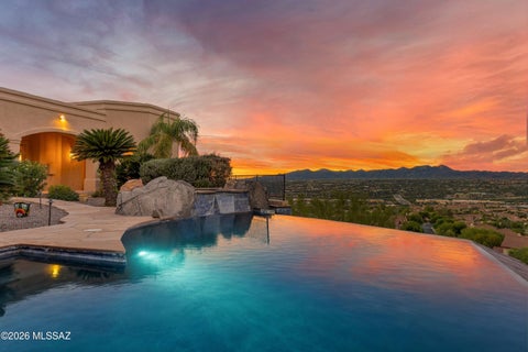 Photo of 10060 N La Reserve Drive, Tucson, AZ 85737 (MLS # 22624189)