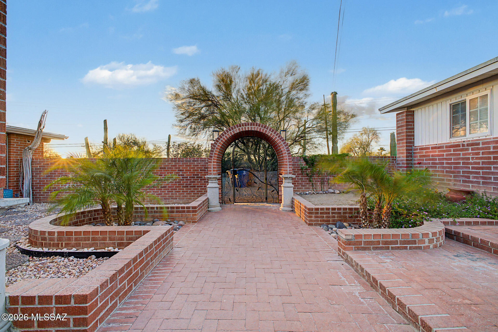 5865 N Escondido Lane
