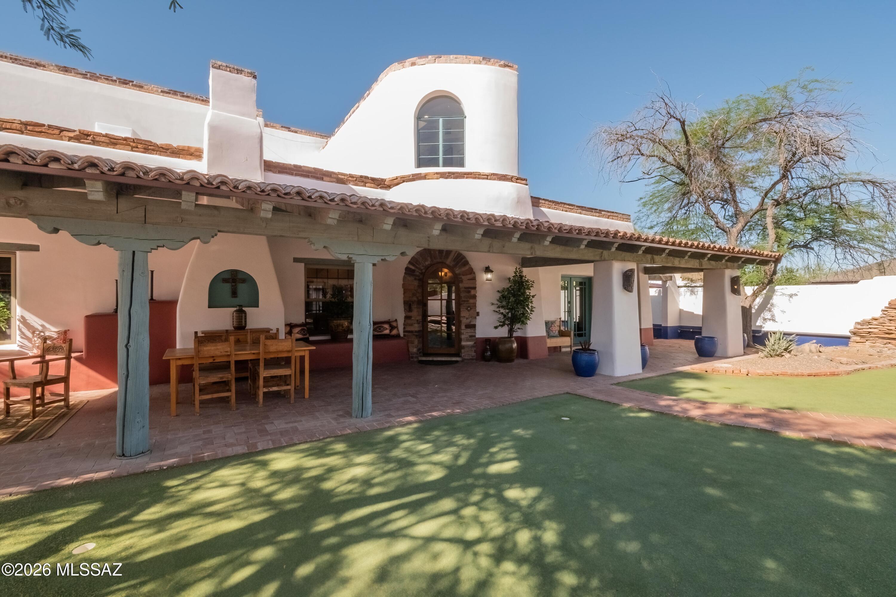 1125 E Seneca Street