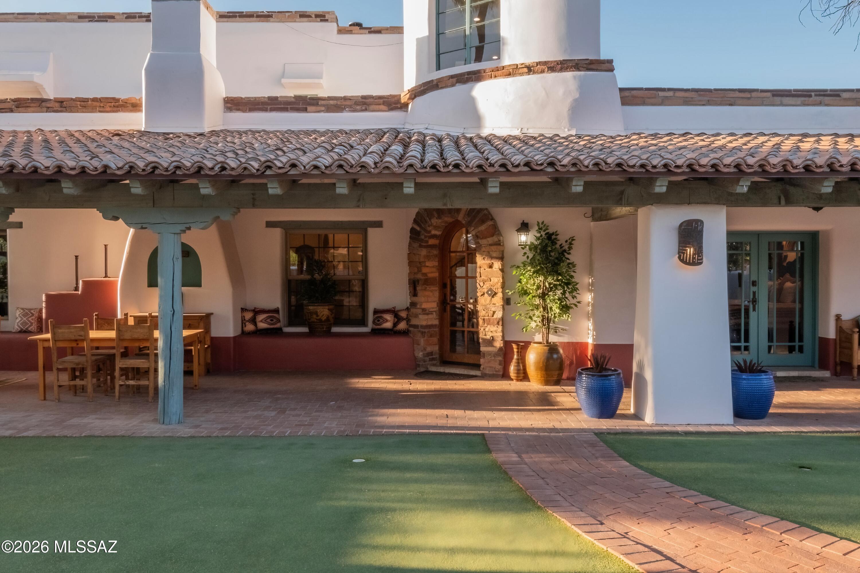 1125 E Seneca Street