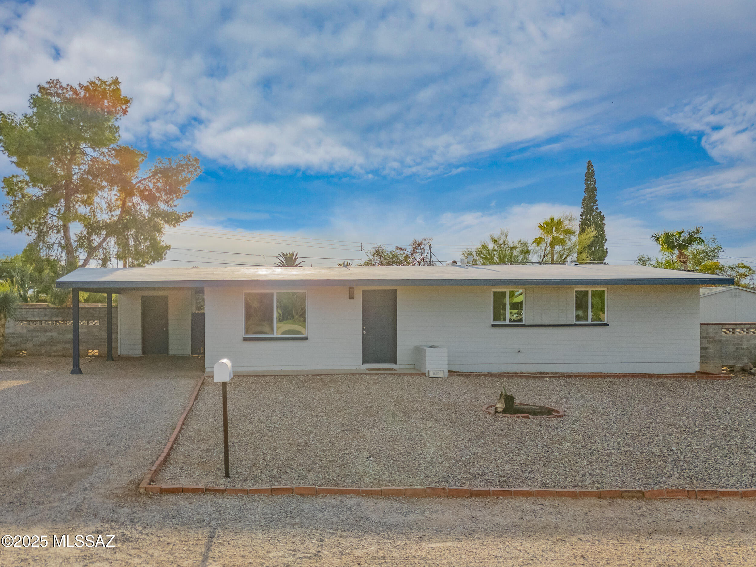 1610 S Avenida Regulo