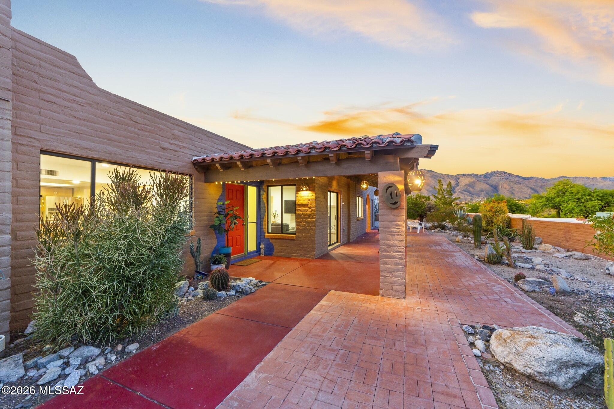 5102 N Camino De La Cumbre