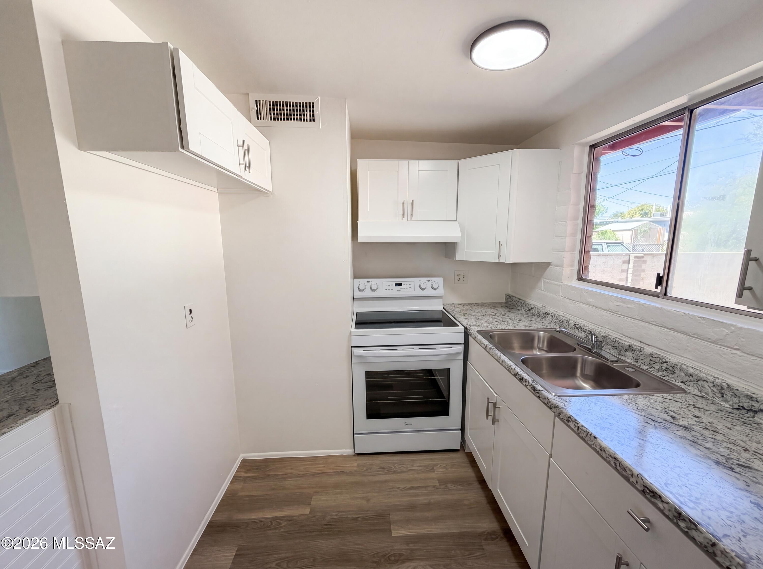 2704 S Lands End Road