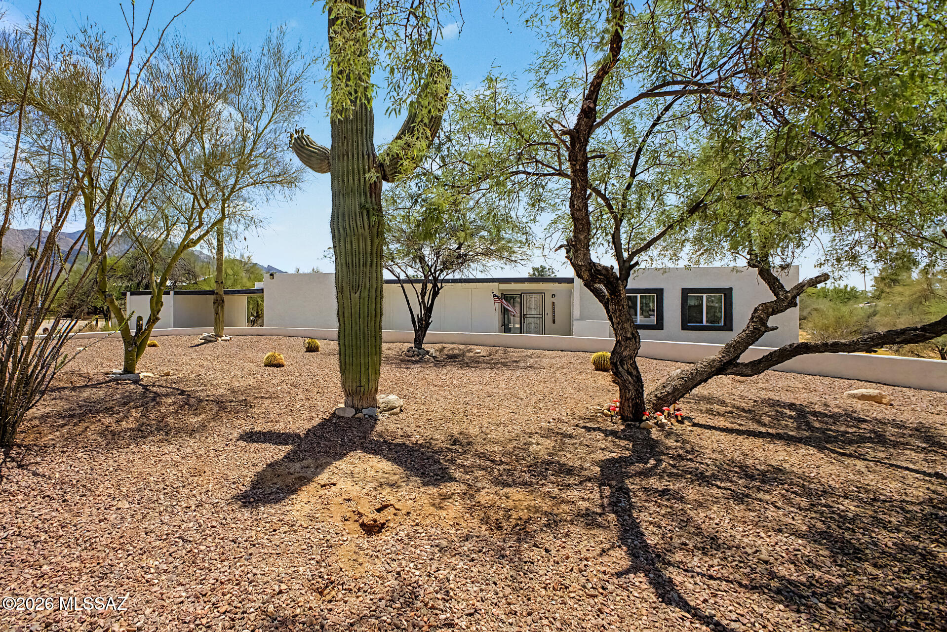 1341 W Chapala Court