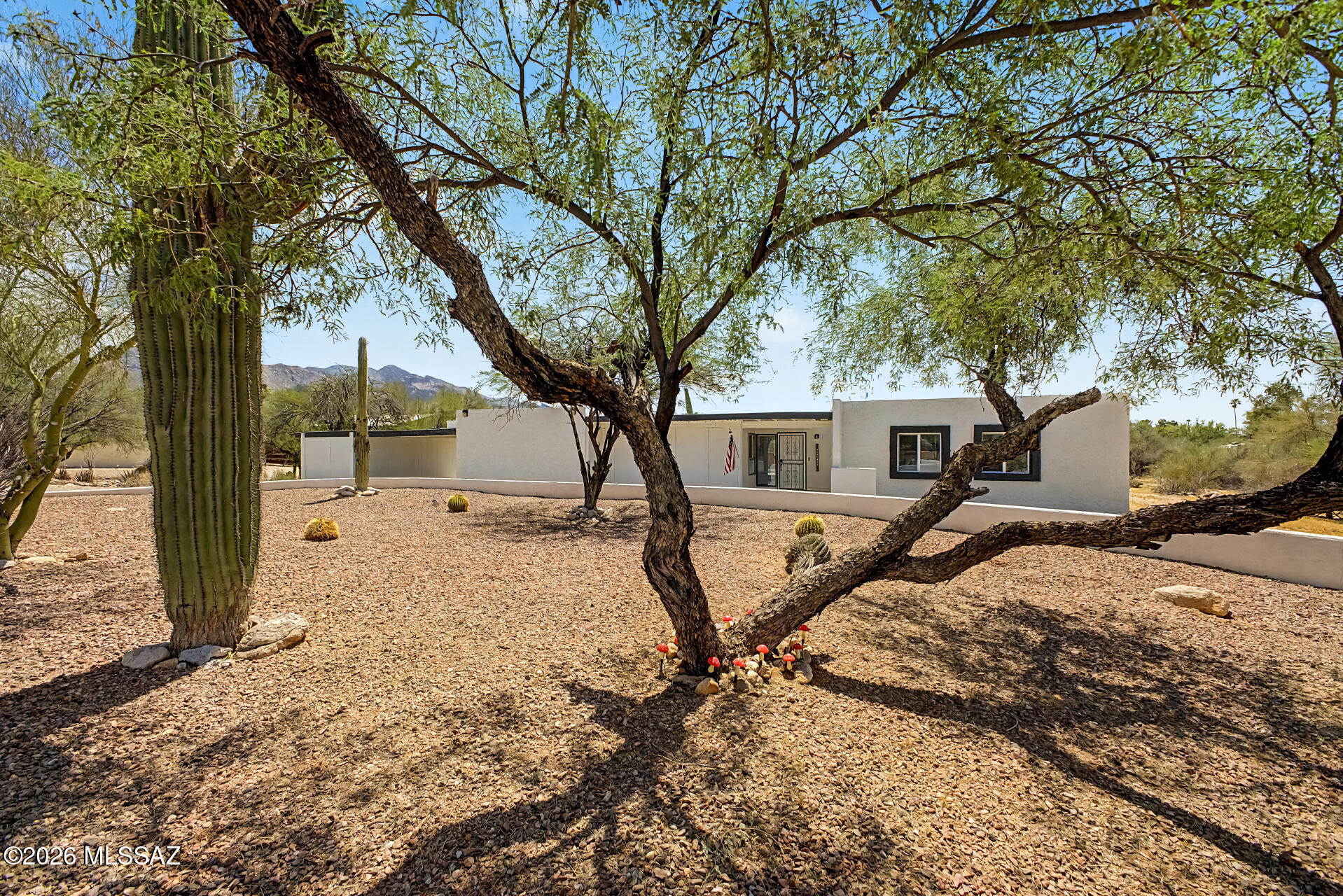 1341 W Chapala Court