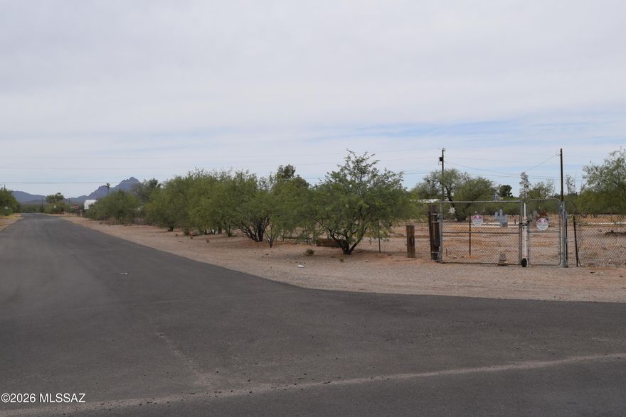 Fully Improved and Fenced Corner lot in El Tirador,  Water, Septic, and Electric.  Easy to build or set a home with everything you need on a great corner lot ( Sandy and Single Six ) 
Fully fenced,