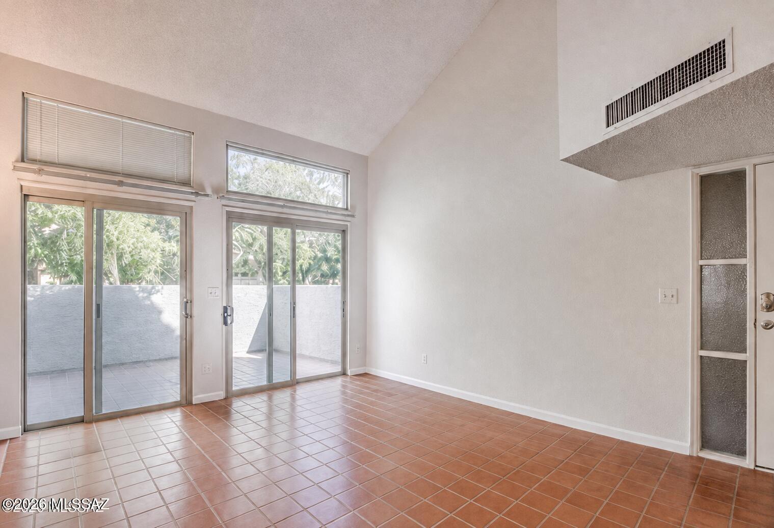 3109 E Corte De La Raqueta