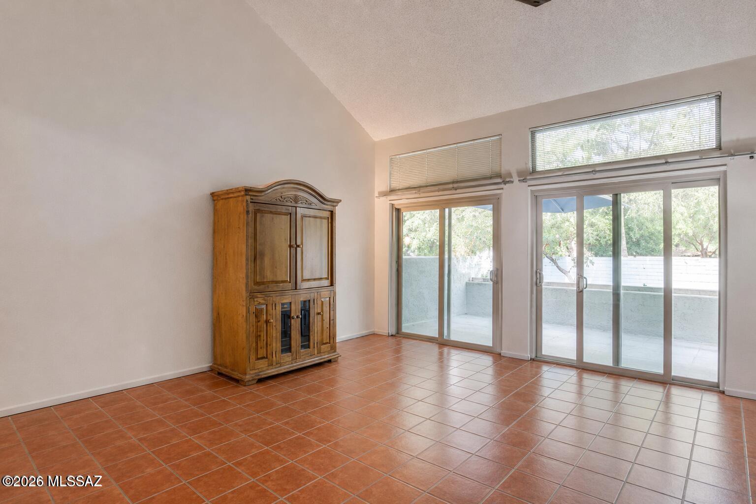 3109 E Corte De La Raqueta