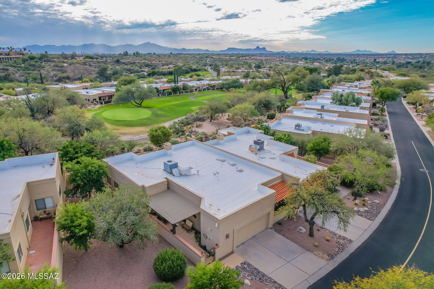 1204 E Camino Diestro