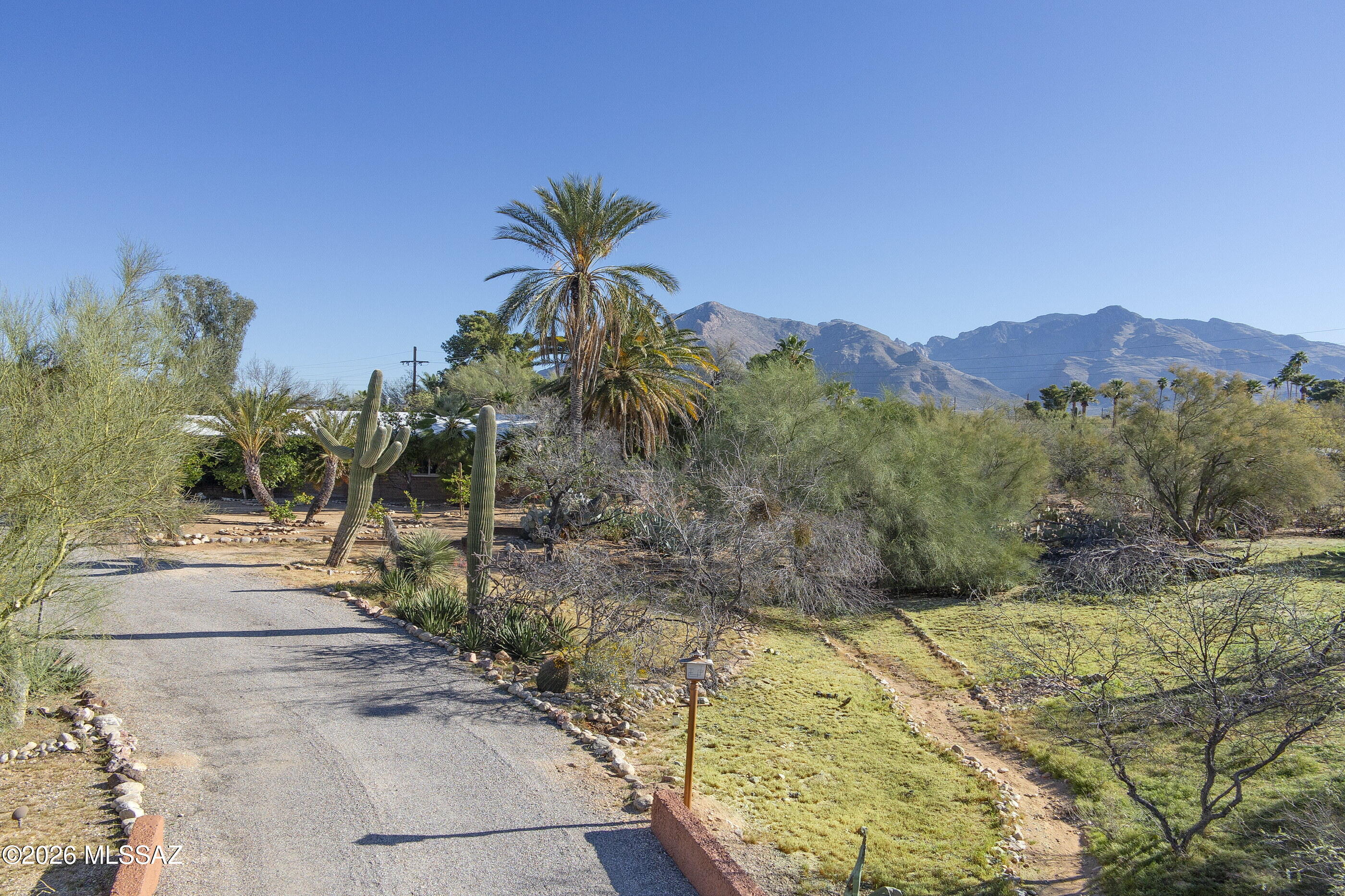 1112 W Maximilian Way