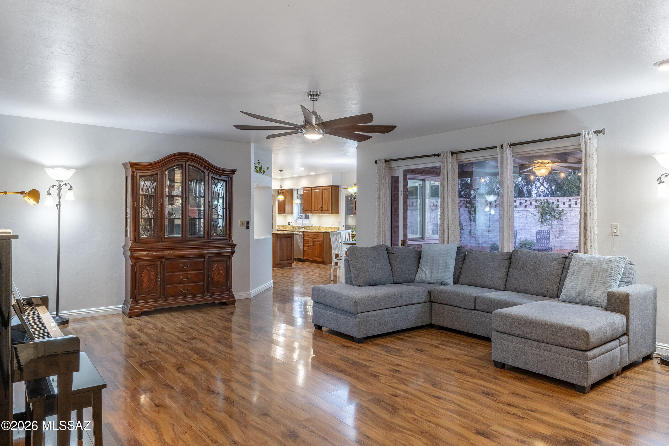 1112 W Maximilian Way