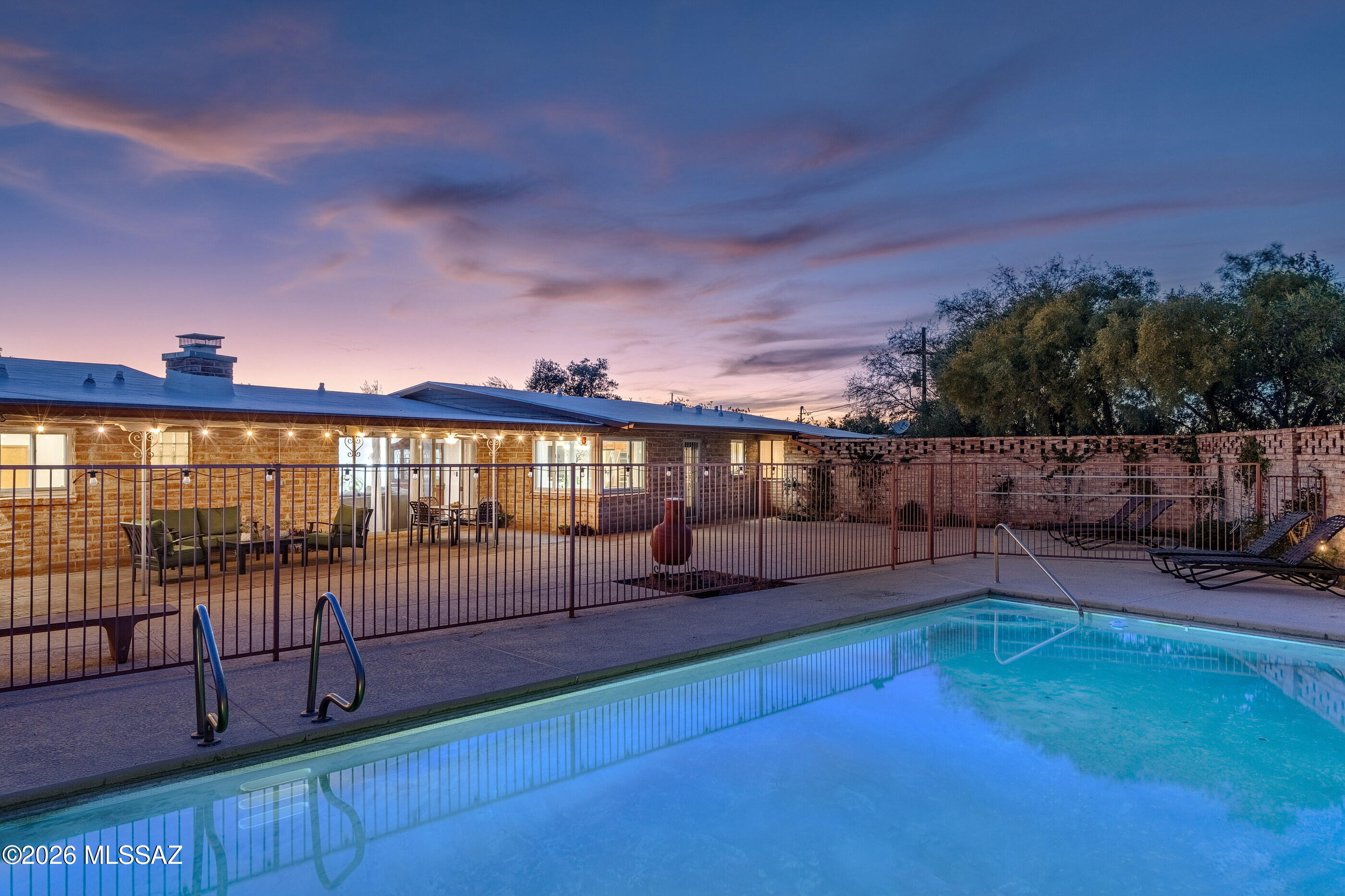 1112 W Maximilian Way