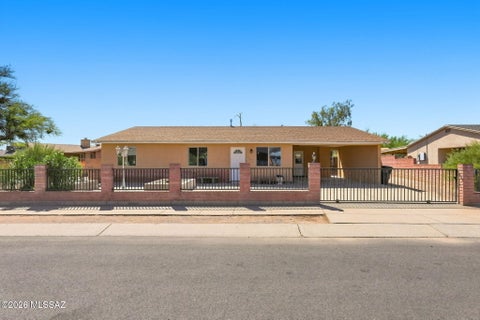 Photo of 1695 W Calle Guadalajara, Tucson, AZ 85713 (MLS # 22621935)