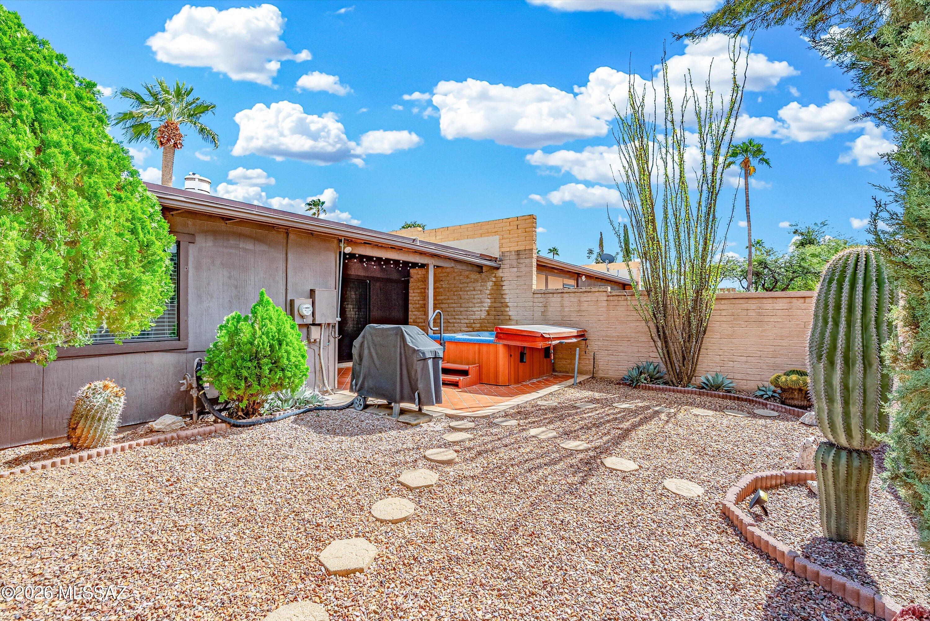 1909 N Linden Circle
