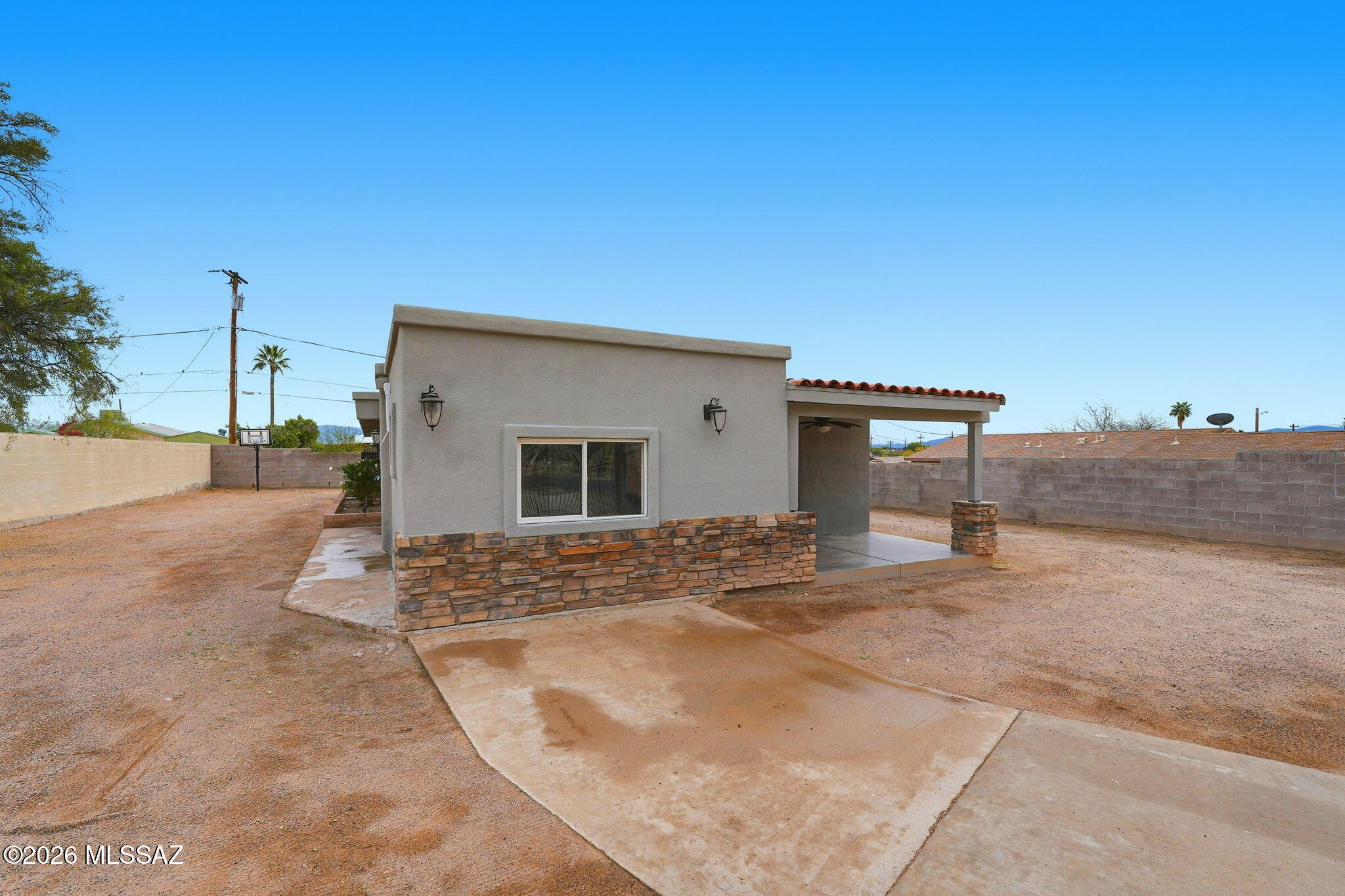 1633 S Camino Del Sierra