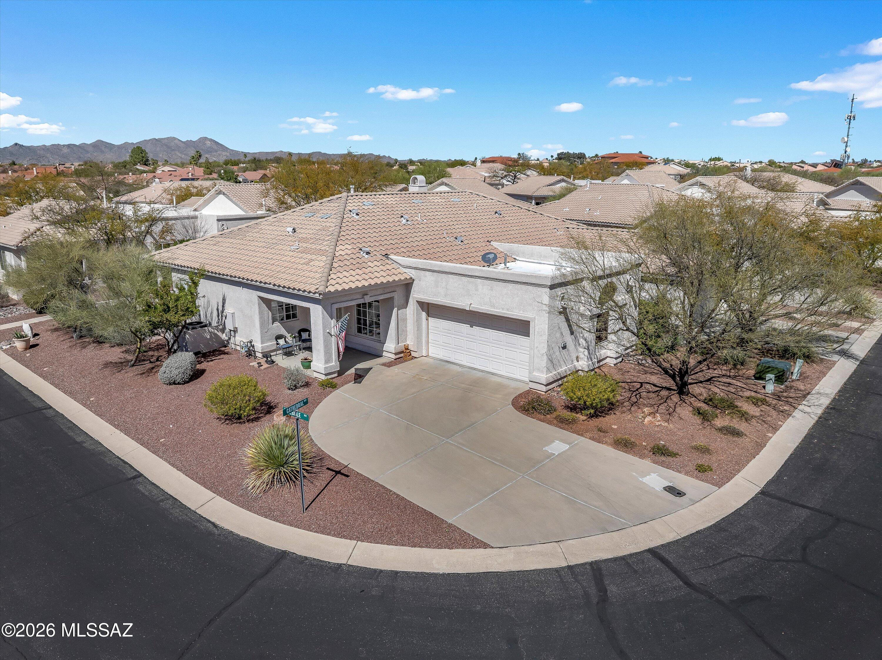 1472 W Cathedral Way