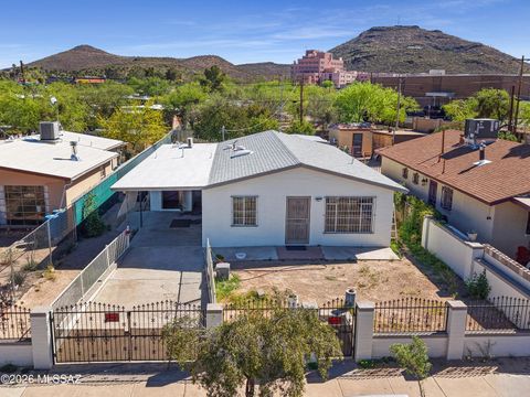 Photo of 1527 W Niagara Street, Tucson, AZ 85745 (MLS # 22608073)
