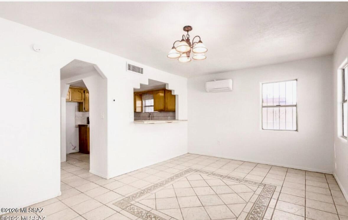 231 W Illinois Street