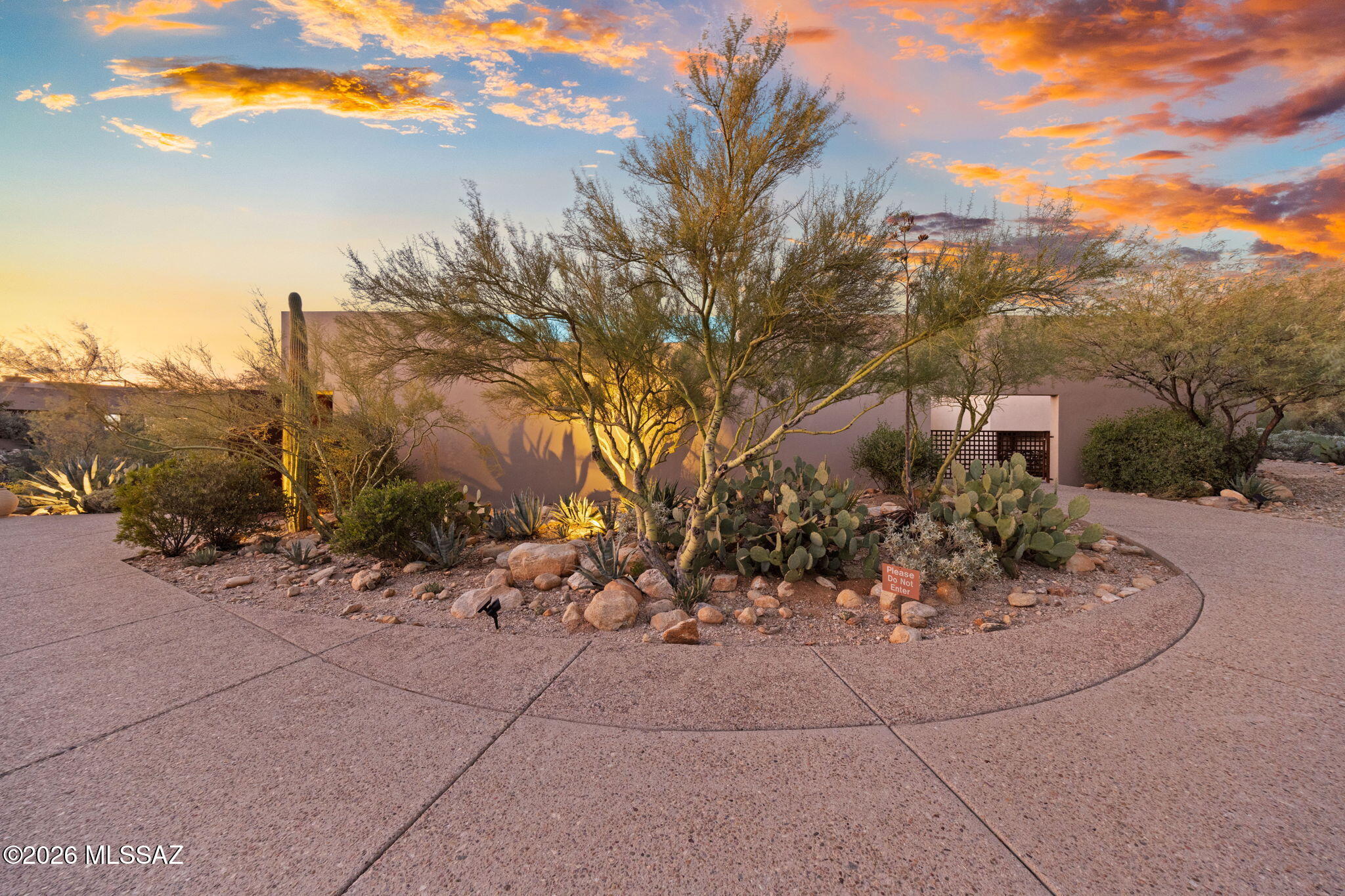 2365 E Long Shadow Place