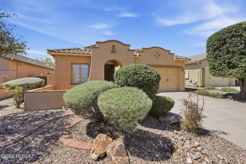Photo of 13497 N Garlenda Way, Oro Valley, AZ 85737 (MLS # 22622873)