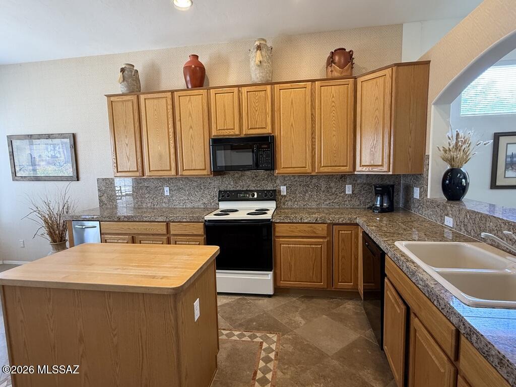 2425 W Tortolita Bluffs Drive