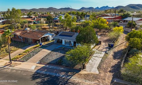 Photo of 2706 S Enchanted Hills Drive, Tucson, AZ 85713 (MLS # 22607544)