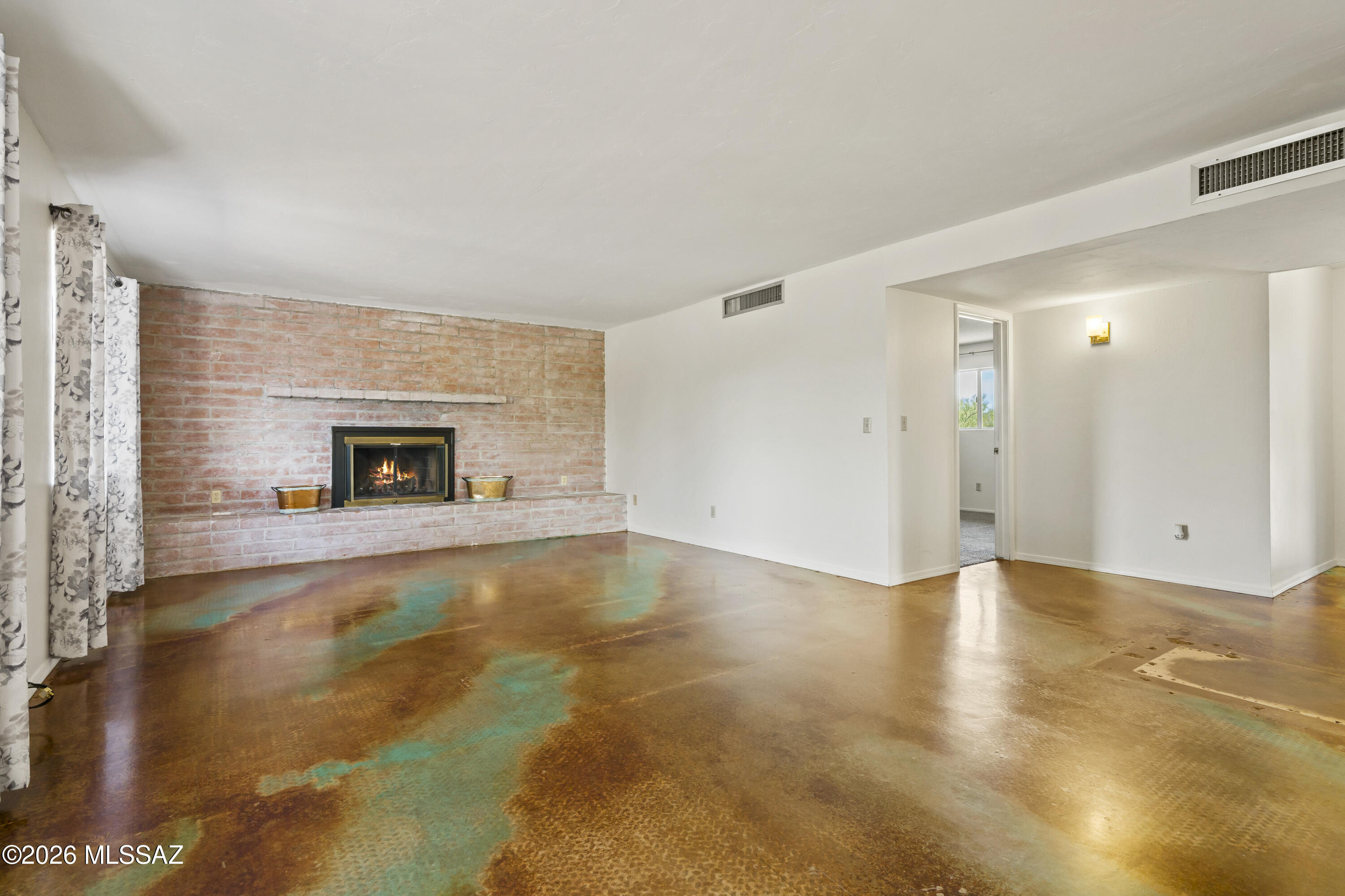 1520 W Los Filos Drive