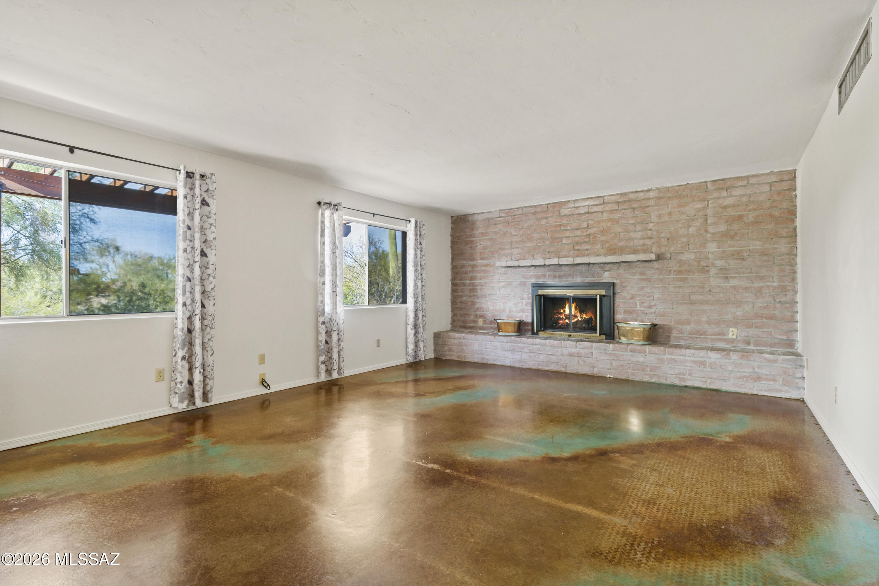 1520 W Los Filos Drive