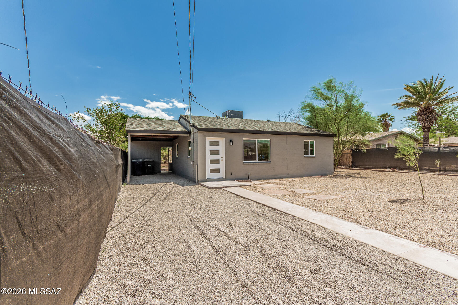 2738 N La Verne Avenue