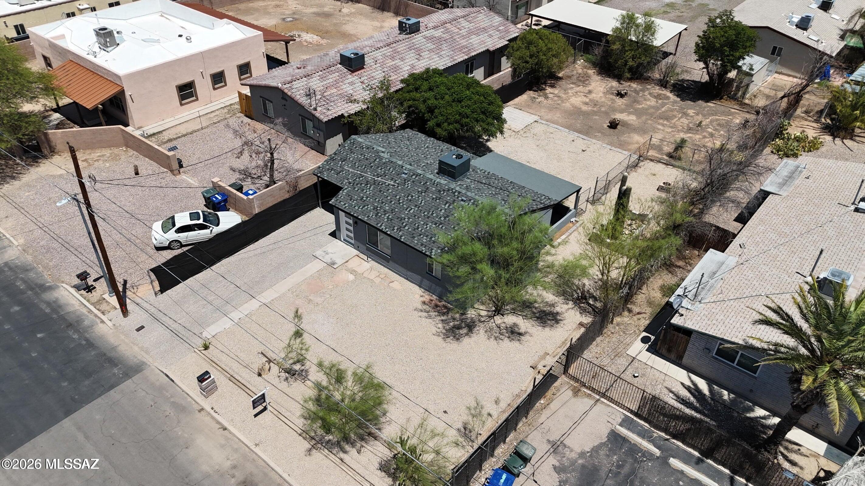 2738 N La Verne Avenue