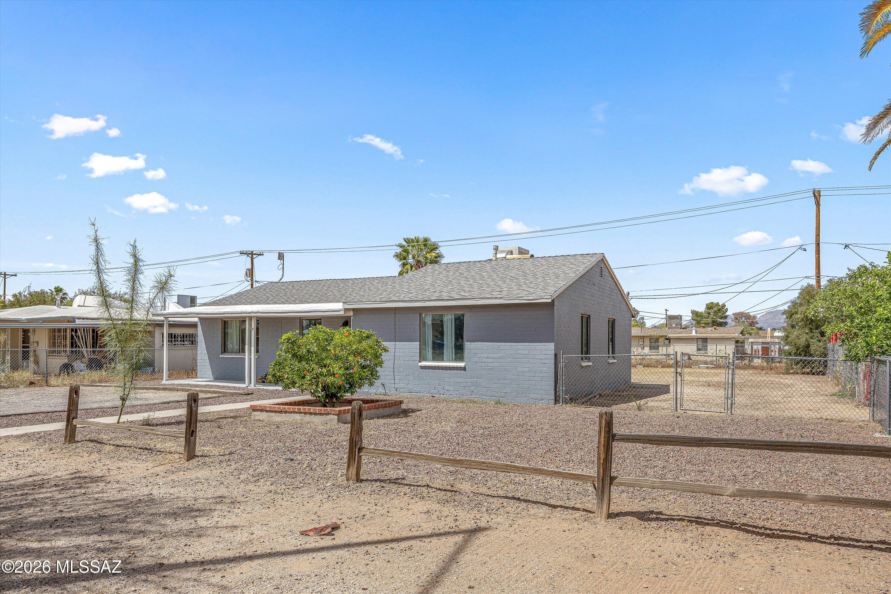 3321 E Silverlake Road