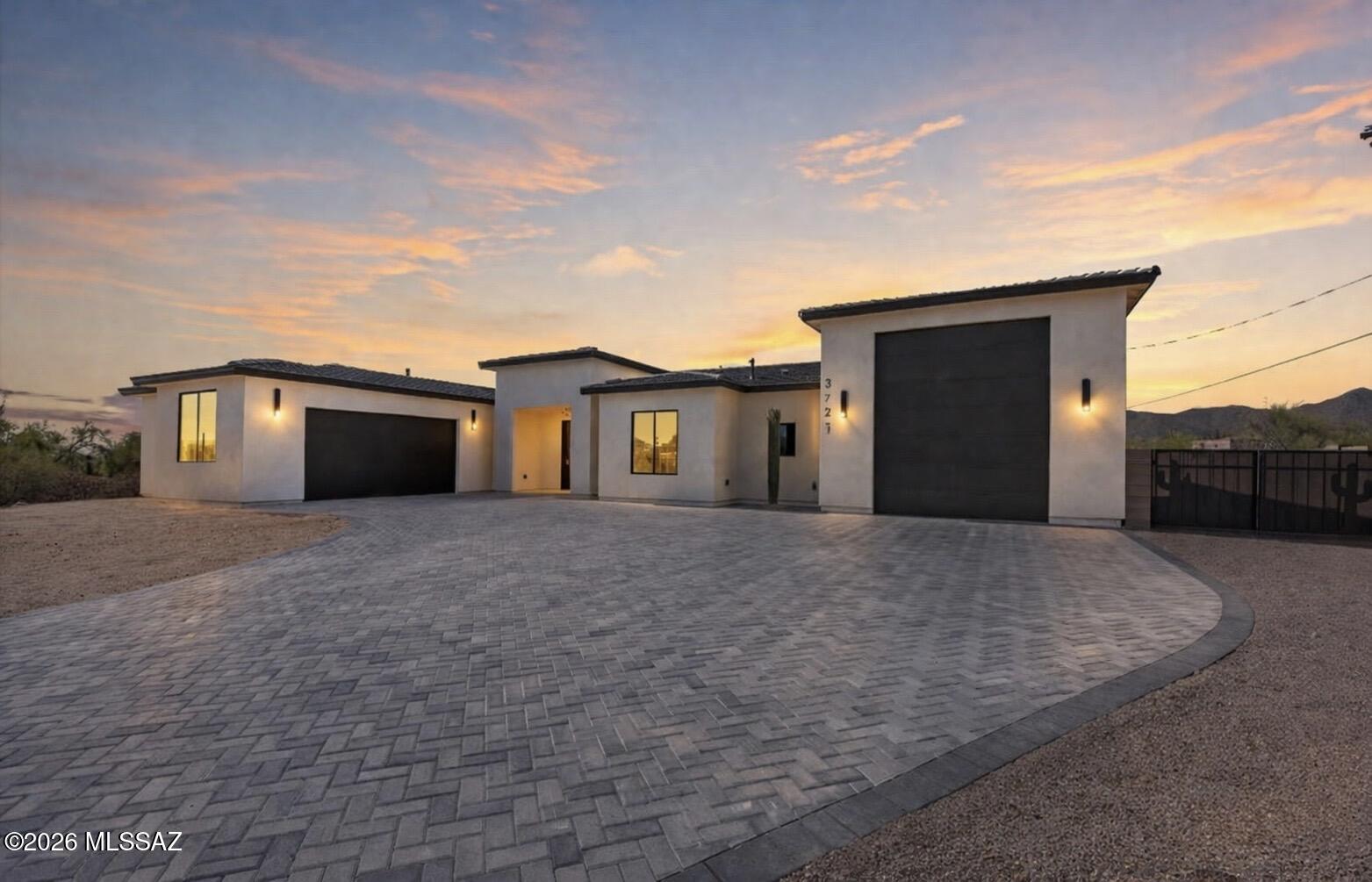 3721 W Ironwood Hill Drive