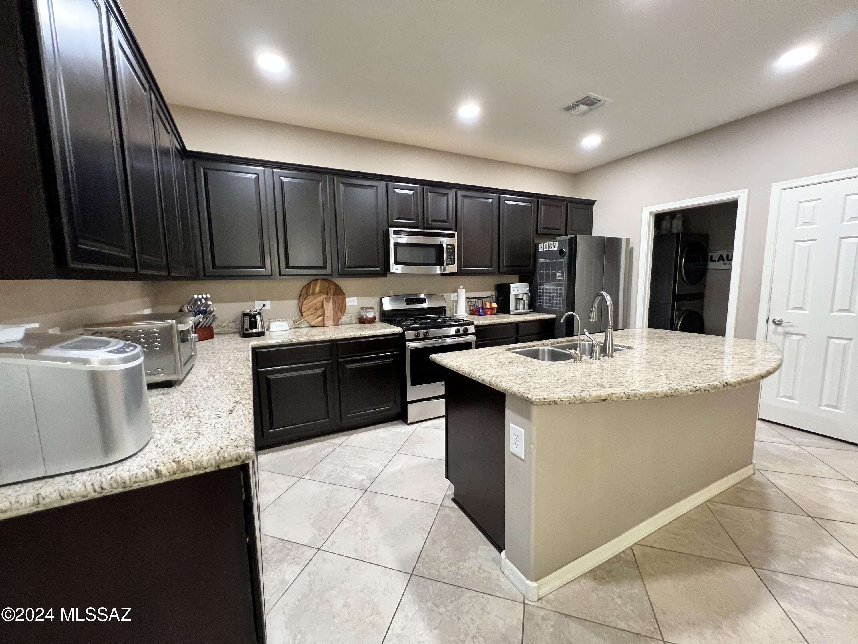 Rancho Vistoso NGHB 10 PCLS S,U & V - Residential Lease