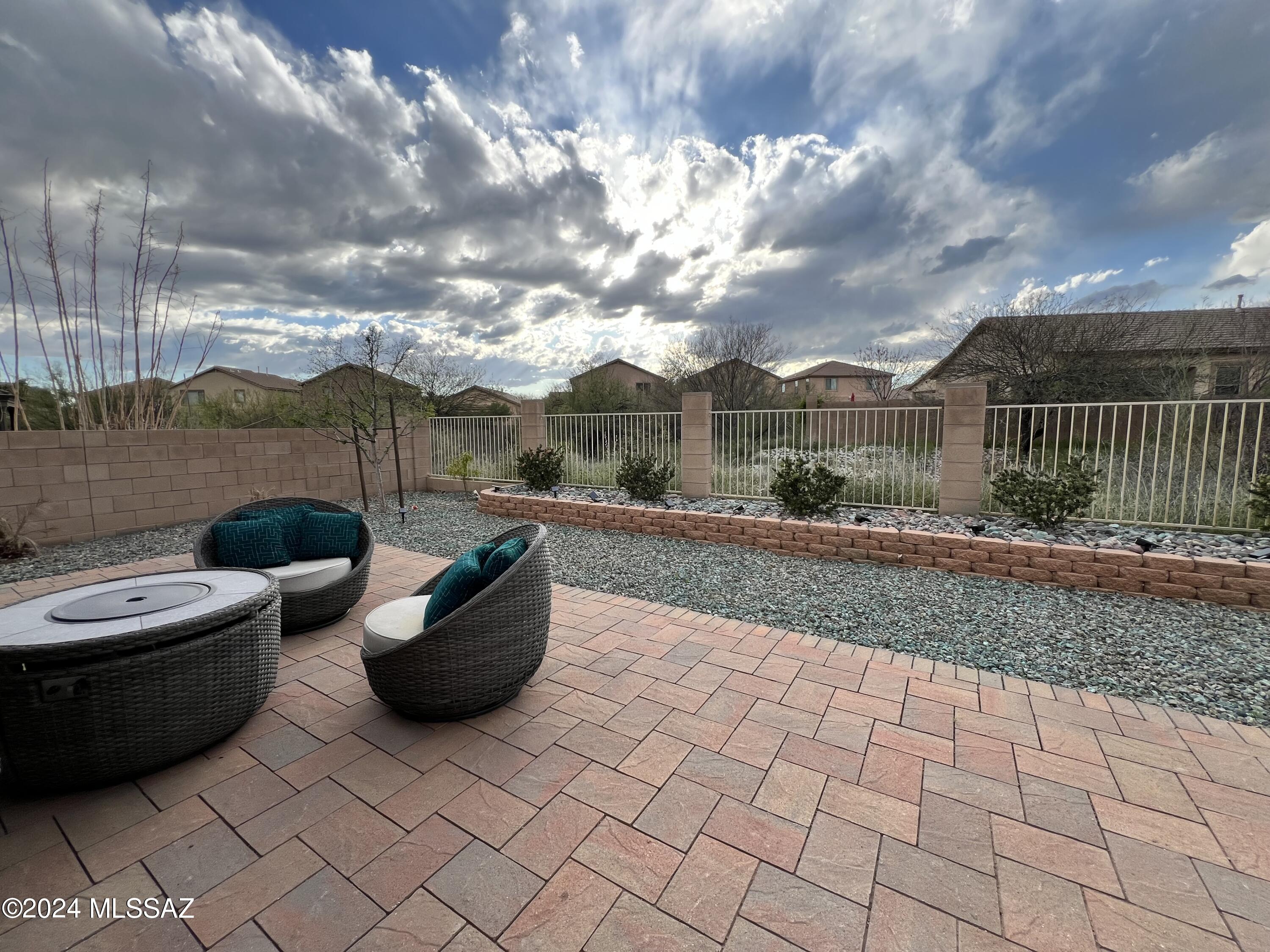 Rancho Vistoso NGHB 10 PCLS S,U & V - Residential Lease