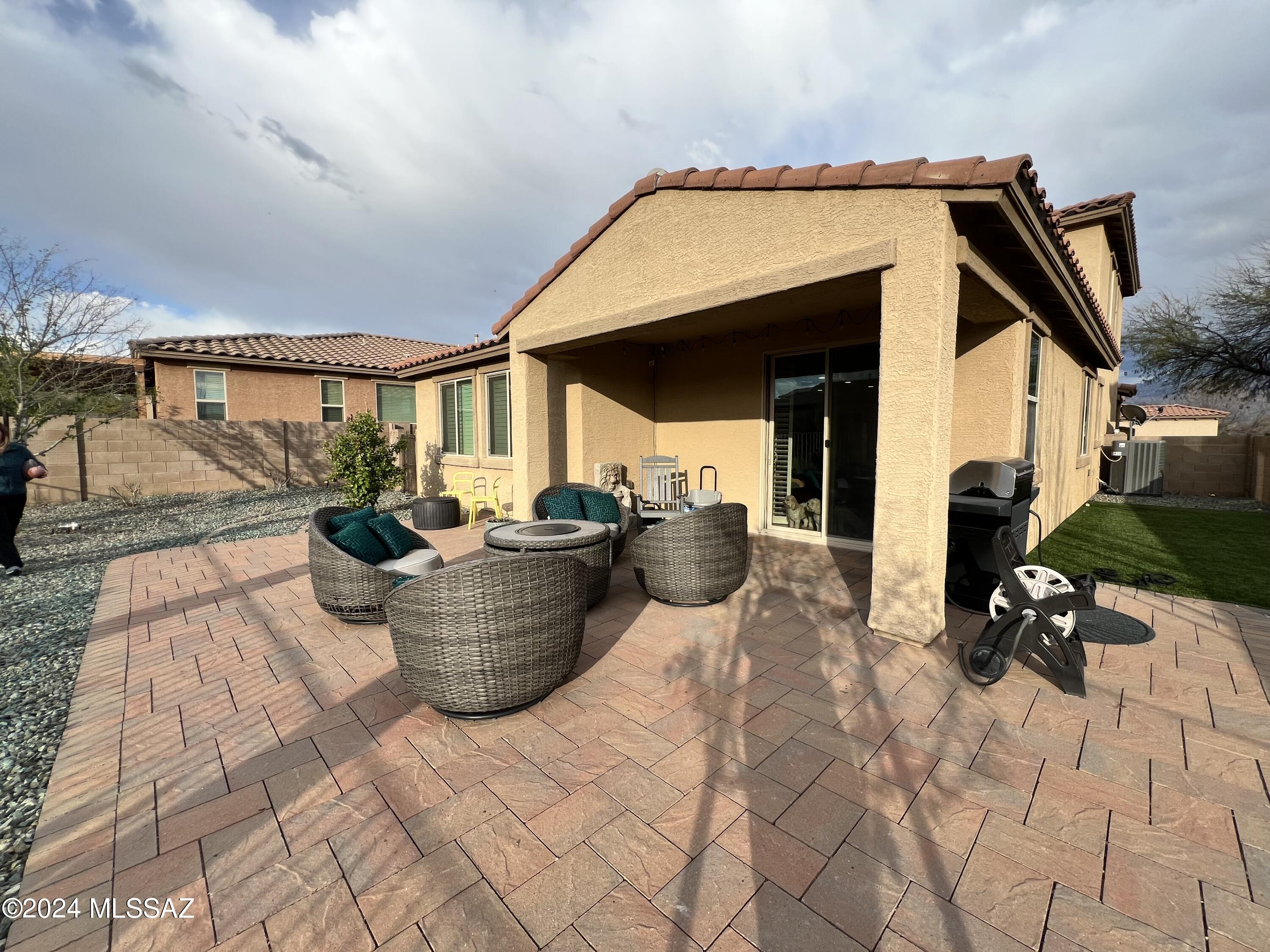 Rancho Vistoso NGHB 10 PCLS S,U & V - Residential Lease