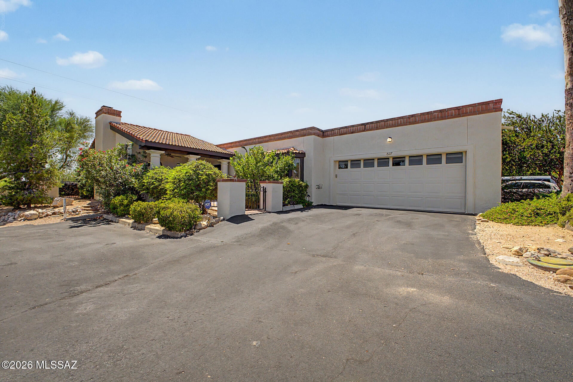 827 W Palma De Coco